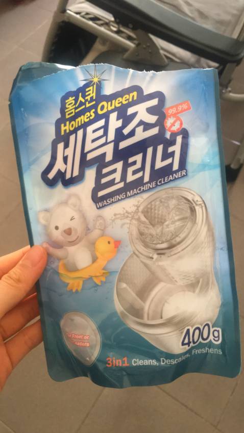 Giao hàng nhanh. Mình nghĩ (?!) là có hiệu quả, do mình không thực hiện theo quy trình ghi trên gói bột (máy giặt nhà mình có chế độ tự vệ sinh nên mình chỉ đổ bột vào rồi chỉnh máy tự chạy chứ không ngâm như hướng dẫn). Thực ra máy nhà mình nhìn ngoài không có dơ nên vệ sinh xong thấy cũng bóng loáng vậy, hi vọng ở trong đã diệt khuẩn sạch sẽ.