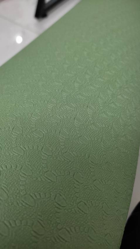 Mình đặt màu cam đen, giao lần đầu sai màu và mình đổi trả để đổi đúng, giao lần hai cũng sai màu. Lần này mình nhận nhưng mình thật sự thất vọng cách làm việc của shop và Tiki. Mình đợi hơn 15 ngày chỉ để đổi trả và cuối cùng cũng như không.