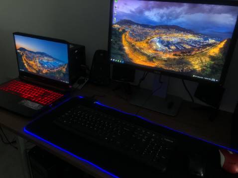 Đóng gói quá xấu - như cái nùi giẻ lau ! miếng lót bóc mùi nhựa kinh khủng ko biết đến bao giờ mới hết! sản phẩm tệ vầy mà bán gần 170k thì nên coi lại!