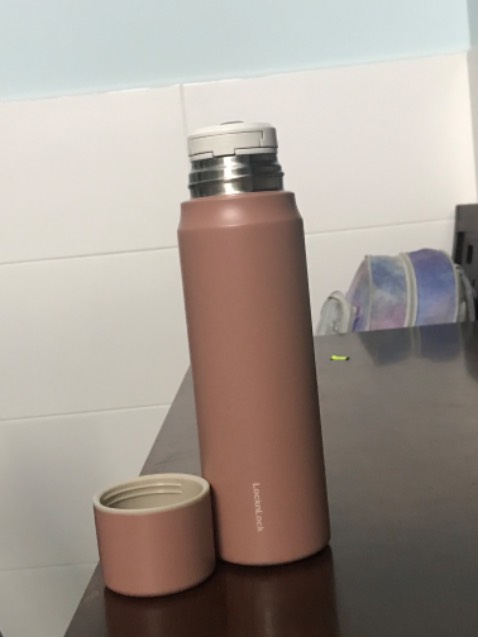 Giao nhanh lắm! Đóng gói ko có bọc chống sốc lun may bình ko có bị gì. Như hình thì bình siu đẹp lun mn. Màu ra nắng còn xinh hơn. Vì mk thích loại dùng cốc nên đây là lựa chọn hoàn hảo nhất cảm ơn