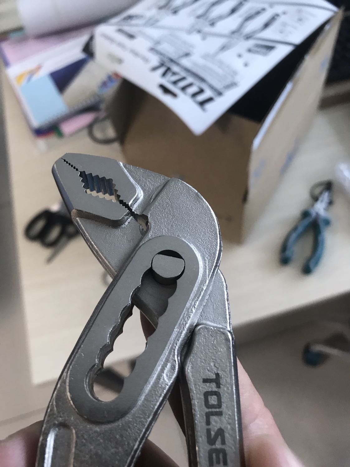 Độ chi tiết không cao nhưng dùng được. Tay cầm nhựa rất chắc chắn và êm tay.