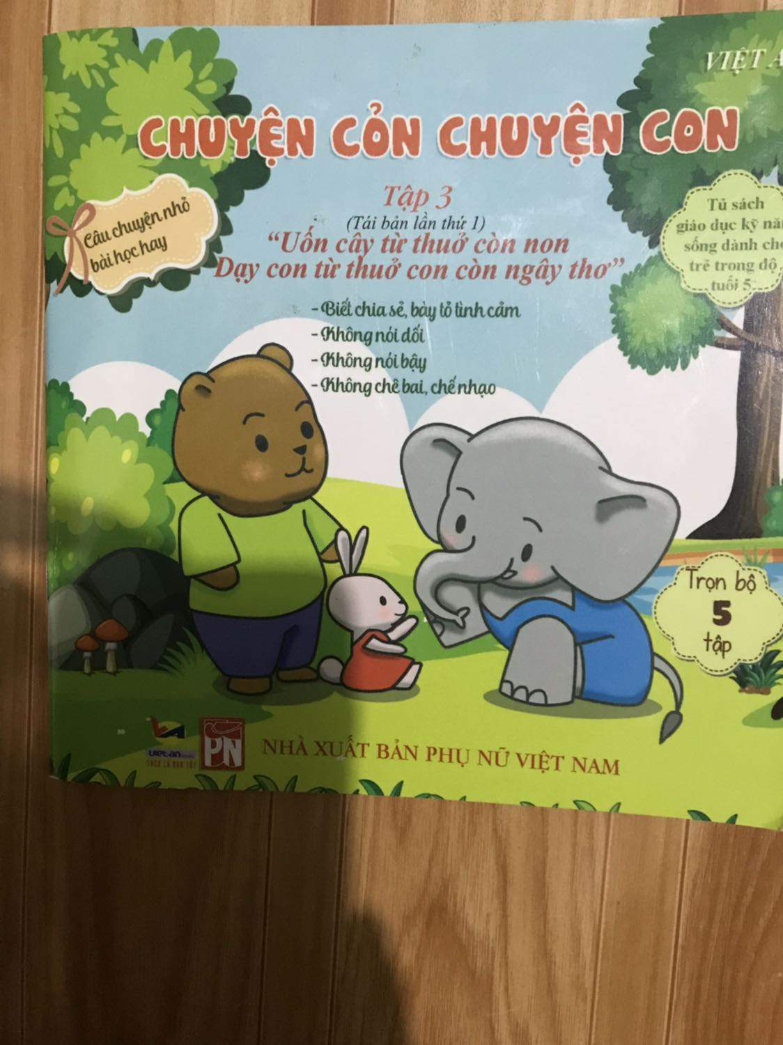 Bé nhà mình rất thích hình ảnh đẹp, mỗi tội ít hình