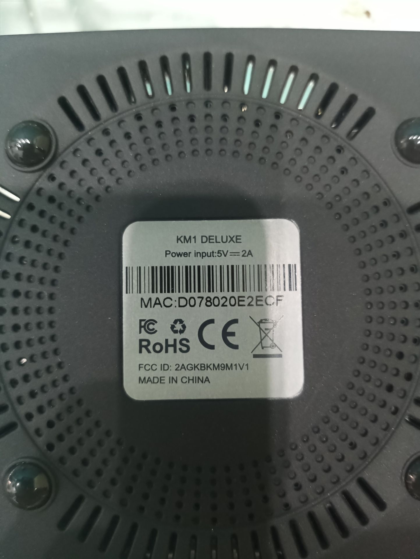 Nhờ Tiki xem lại và đánh giá điểm của 47shop.net. Đặt hàng TV BOX MECOOL KM3 (4GB RAM, 64GB ROM) thi giao hàng MECOOL KM1 (4GB RAM, 32GB ROM) vỏ hộp thì MECOOL KM3. Đề nghị TIKI xử lý lại đơn hàng này. Tôi không chấp nhận cách làm việc như vậy.