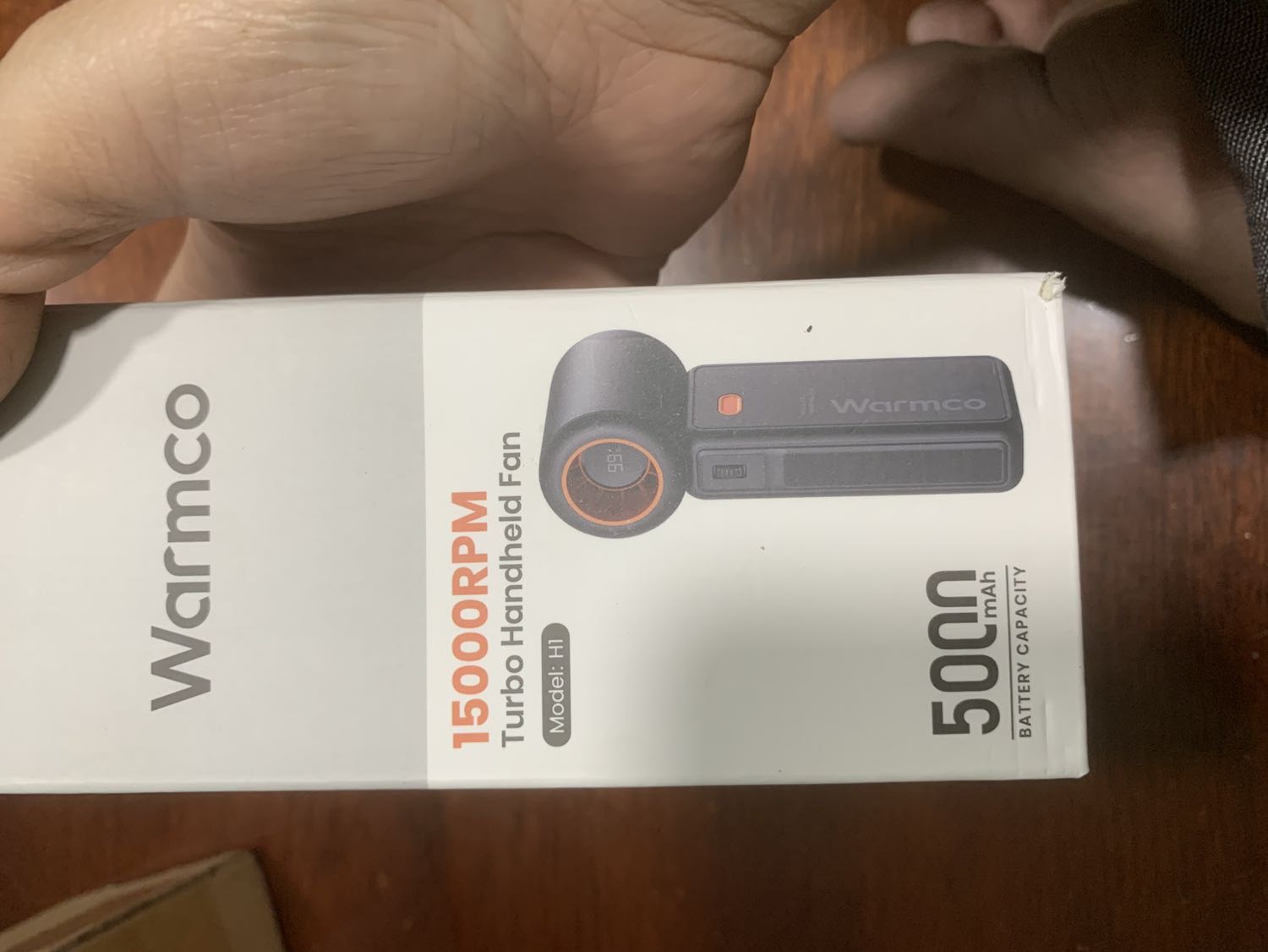 Mới mua chưa sử dụng được. Sau khi được cửa hàng kiểm tra lại thì quạt đã hoạt động. Bảo hành và độ bền thì cần thời gian. Độ mát tốt; máy nhỏ gọn.