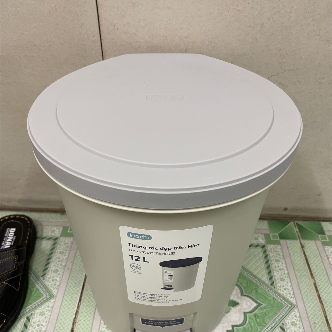 Thùng rất đẹp chỉ cảm thấy thiết kế chân đạp chưa hợp lý,hơi nặng!