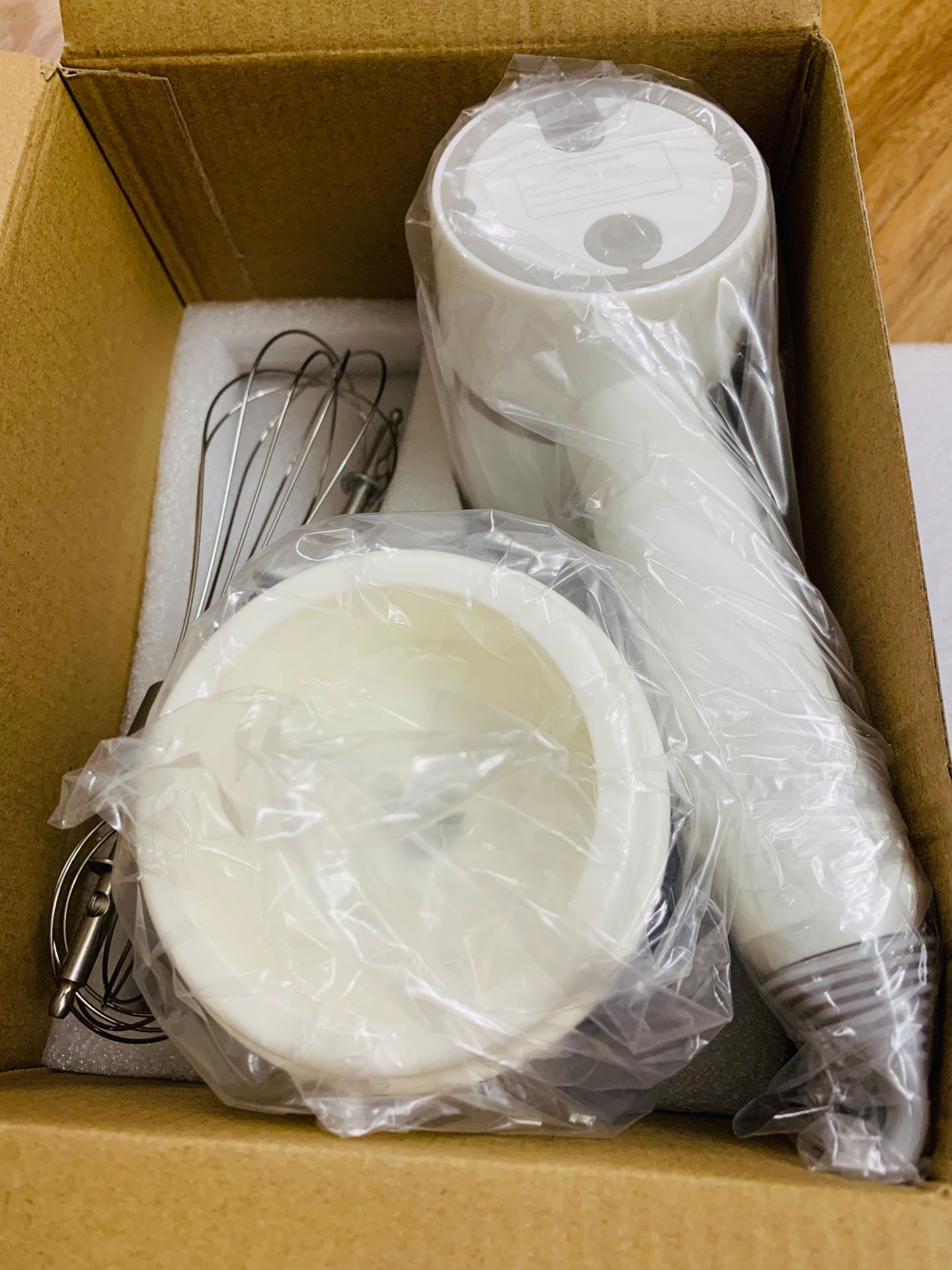 Sản phẩm đúng mô tả. Mua về có sẵn pin trong máy nên *** thấy ok. Có 3 chế độ quay phù hợp với từng loại thực phẩm. Cảm ơn shop. Các mẹ nên mua nhé.