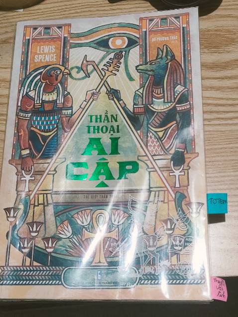 Điều đầu tiên thu hút mình là bìa sách tiếp đến là nội dung. Mặc dù tựa sách là "Thần thoại Ai Cập" nhưng mở đầu tác giả không đề cập ngay mà đi từng phần của quá trình hình thành nên thần thoại bao gồm cả tư tưởng tôn giáo, lối sống, sinh hoạt, văn hoá đã hình thành và ảnh hưởng đến thần thoại như thế nào. Nội dung bên trong hàm chứa rất nhiều nội dung có giá trị khác nữa không chỉ riêng các câu chuyện về những vị thần Ai Cập được thờ phụng thôi không. Mình cảm thấy sách bổ ích, có giá trị tham khảo nữa.