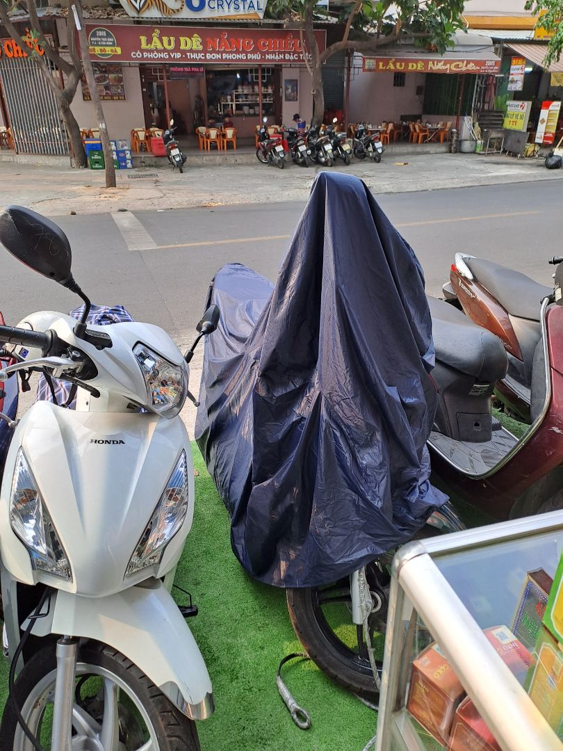 Ko như hình đã đăng. chất liệu cũng ko phải vải dù nhé. xấu. chất liệu của áo mưa. tệ!