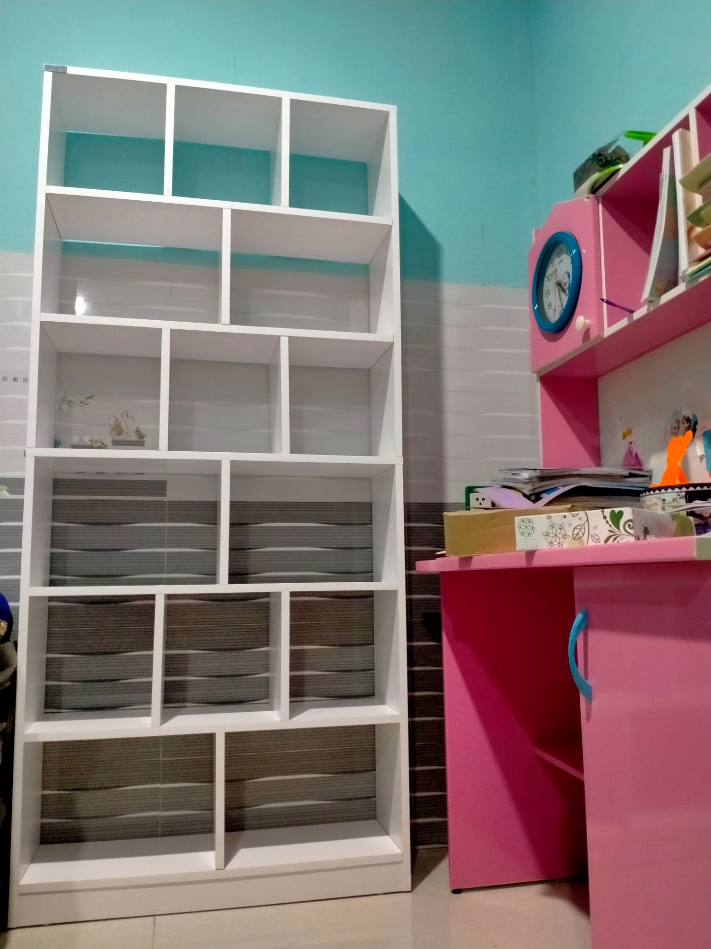 sản phẩm chất lượng, đúng với hình nha, lắp ráp thì hơi mệt nhưng thành quả xứng đáng lắm nha. Mọi người nên mua ạ. Màu trắng nhìn sang lắm í, nói chung là xinh xỉu.