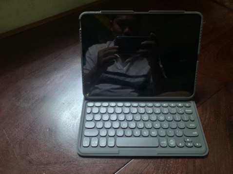 Bàn phím gõ êm, thiết kế đẹp, bắt mắt, giúp khai thác ipad thành laptop siêu gọn