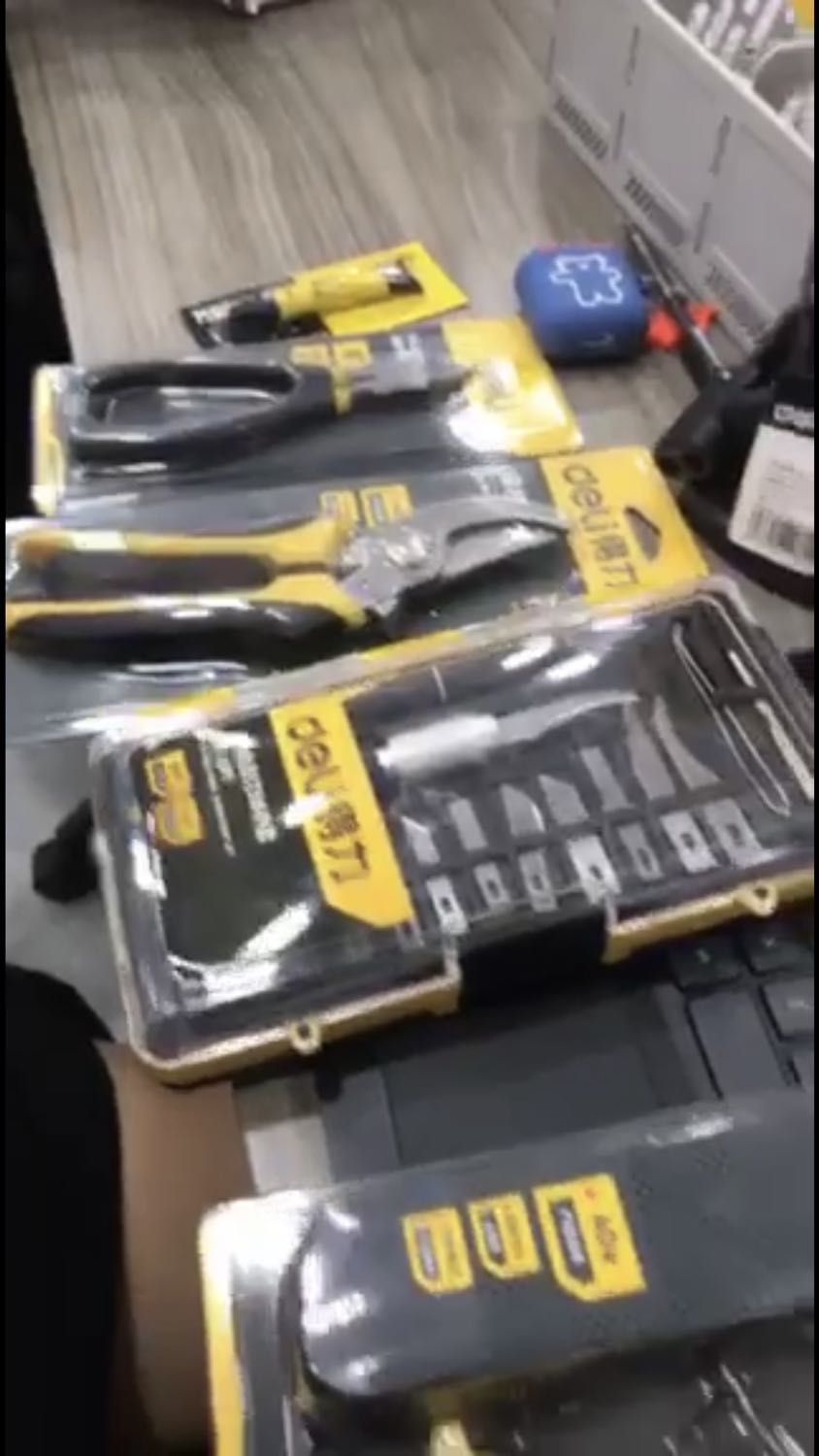 Mua hôm 11.11 có coupon nên cả đơn khá rẻ  Sản phẩm chắc chắn đóng gói cẩn thận hơi xước hộp nhưng k ảnh hưởng sp bên trong nên vẫn 5 sao
Đáng tiền tin tưởng tiki và shop