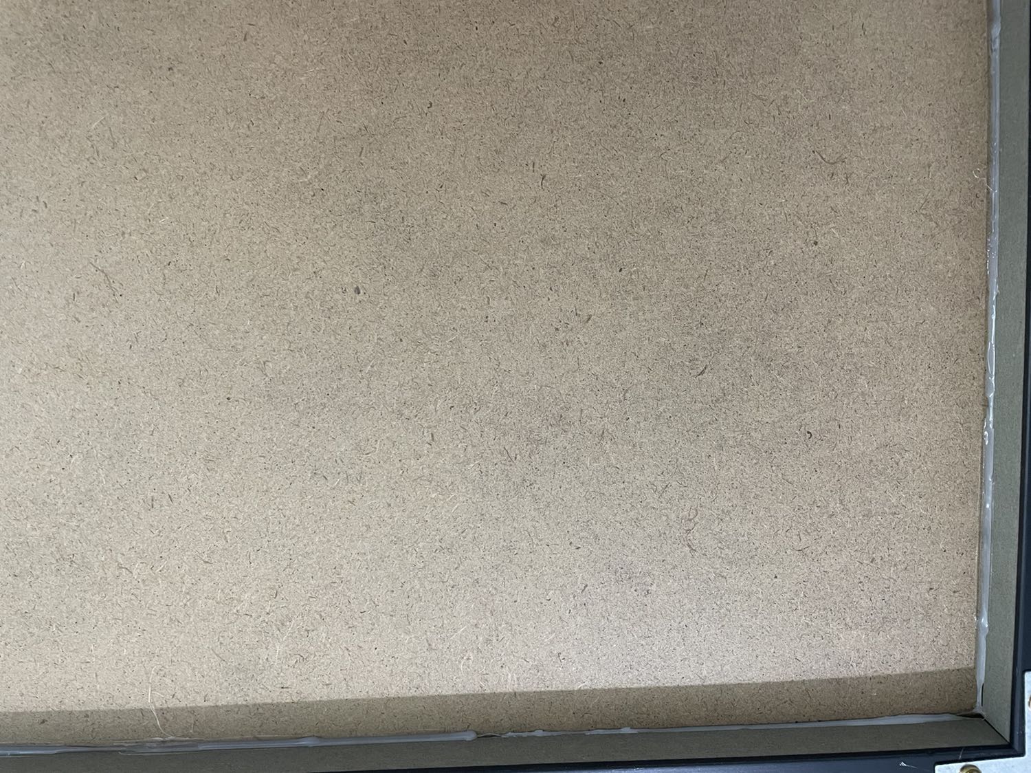 Hàng bị mẻ trong quá trình vận chuyển.

Chất lượng sản phẩm quá TỒI. Gia công kém chất lượng.

400k 3 cái tranh mà tính ra mua mấy cái loại 50k khéo còn bền hơn.

Nói chung đây là phốt đầu tiên sau hàng trăm đơn hàng mua ở Tiki