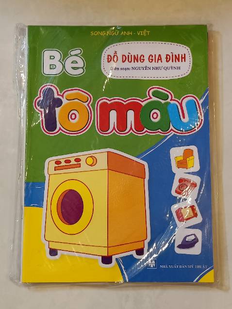 Combo 11 cuốn với nhiều chủ đề khác nhau.
Mỗi cuốn sẽ có tầm 10 trang với hình ảnh màu sắc, và phần dành cho bé sáng tạo tô màu. 
Ngoài ra, sách còn cung cấp từ vựng cơ bản giúp phụ huynh và bé có thể học thêm tiếng Anh.
Đề xuất cho các bé từ 3-5 tuổi có thể phát triển tư duy sáng tạo, và tiếp thu lượng từ vựng tiếng Anh vừa đủ.