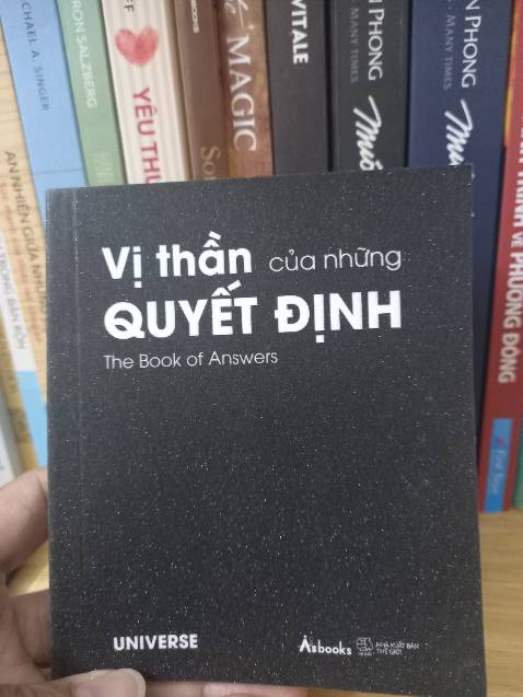 Quyển sách nhỏ, gọn như cuốn sổ tay nhỏ, rất dễ thương. Mỗi trang sách là 1 thông điệp mang năng lượng chữa lành. Với những ai thích trò chơi tâm linh thì quyển sách này là 1 người bạn phù hợp và rất thú vị. Đặc biệt là quyển sách nhỏ nhỏ xinh xinh nayg rất đáng yêu
