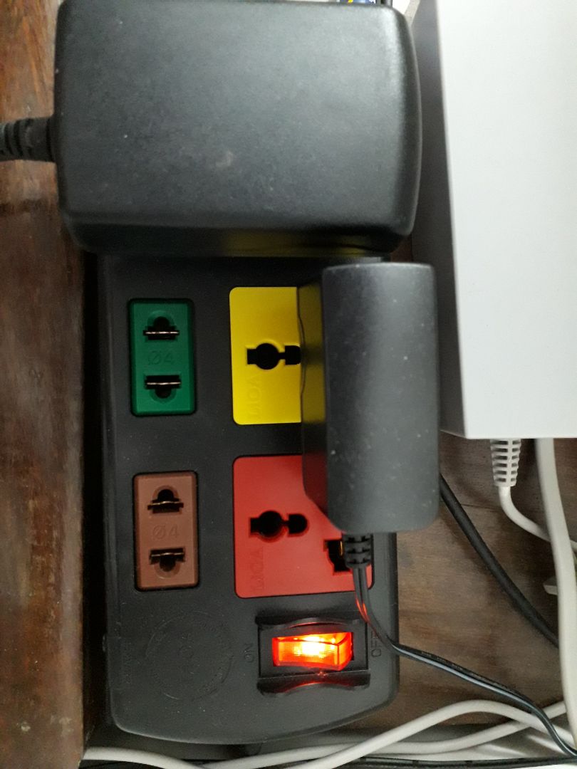 Ổ cắm chắc chắn, dây sợi to. Cắm phích cắm ko tạo ra tia lửa điện và tiếng sẹt. Giá cả tương đương với giá ngoài đại lí