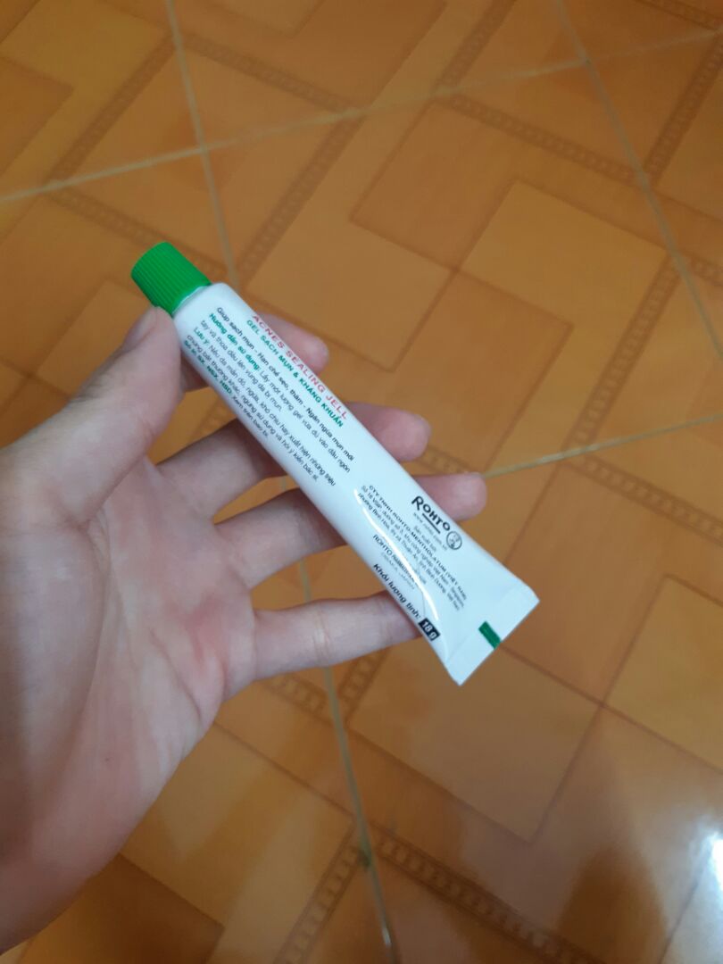 Ko có đkien mua mắc tiền tuýp chấm mụn thì dùg đỡ cái này cũg đc, paraben cuối trog bảg tphan nên ai da yếu dễ dị ứg thì cân nhắc