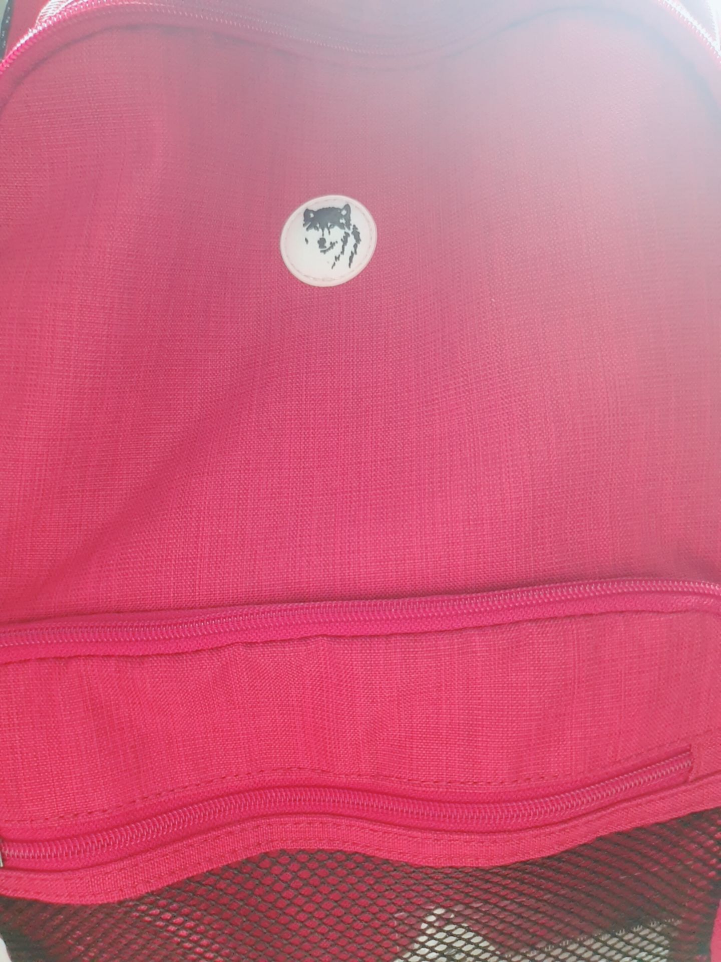 balo cứng cáp, bền, chắc nhưng kích thước hơi to so với mình