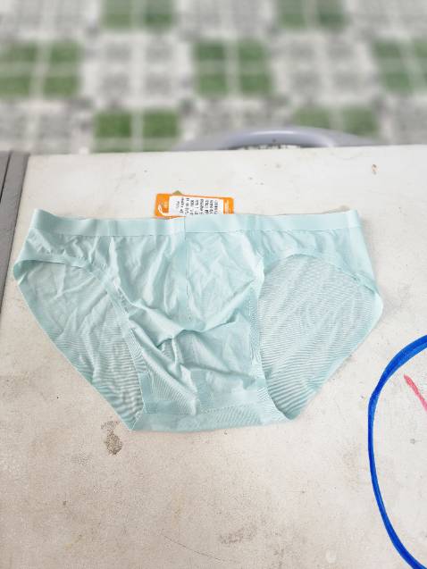 Mỏng như quần cho con gái á, chưa kịp mặc thì bị lạc mất do nhà nhiều người, híc. Mỏng như quần cho con gái á, chưa kịp mặc thì bị lạc mất do nhà nhiều người, híc.