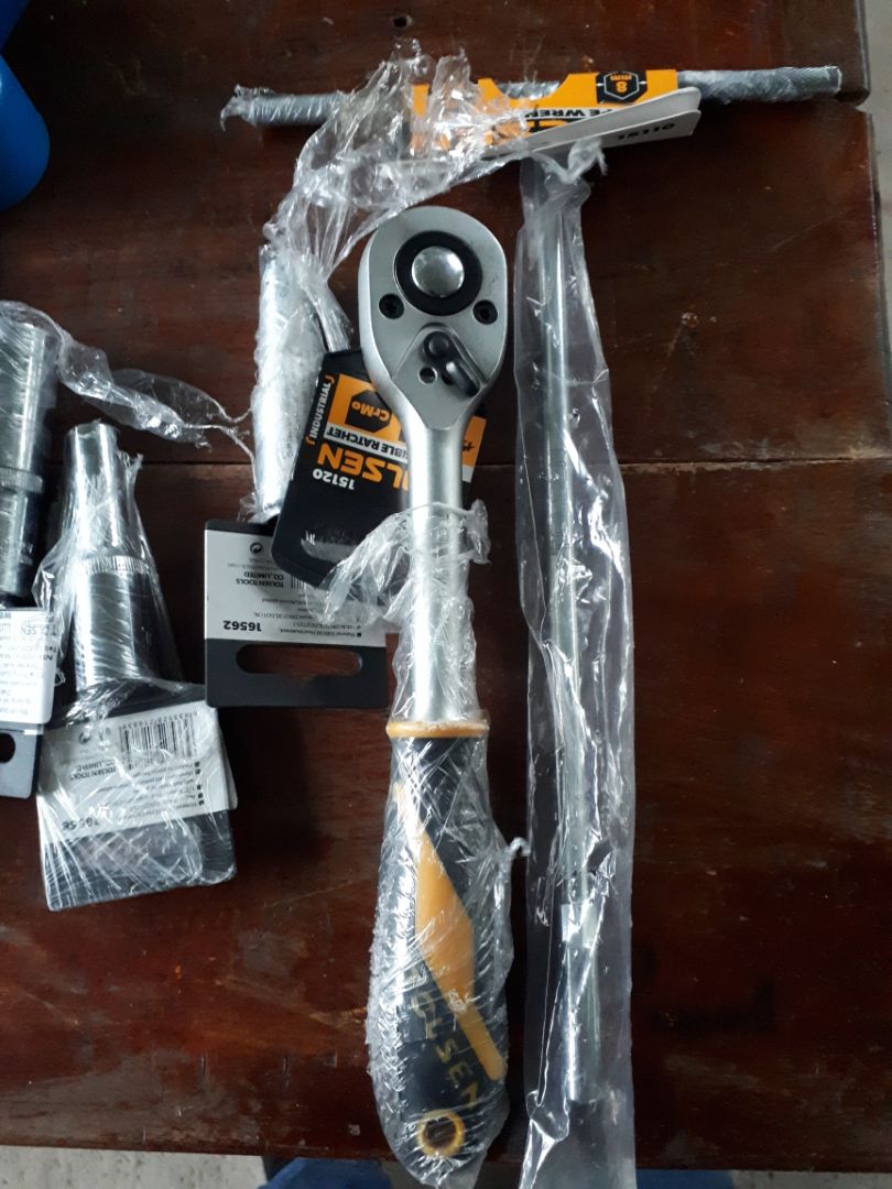 mua rất nhiều đồ sữa chữa một lúc. nói chung là tốt cả, trừ mỗi cần típ tự động hơi lỏng lẻo, rơ. đã mua rất n hàng ở tiki rất hài lòng với dịch vụ tiki. mong tiki hỗ trợ với sp cần tip tự động để xó được sp ưng ý nhất.