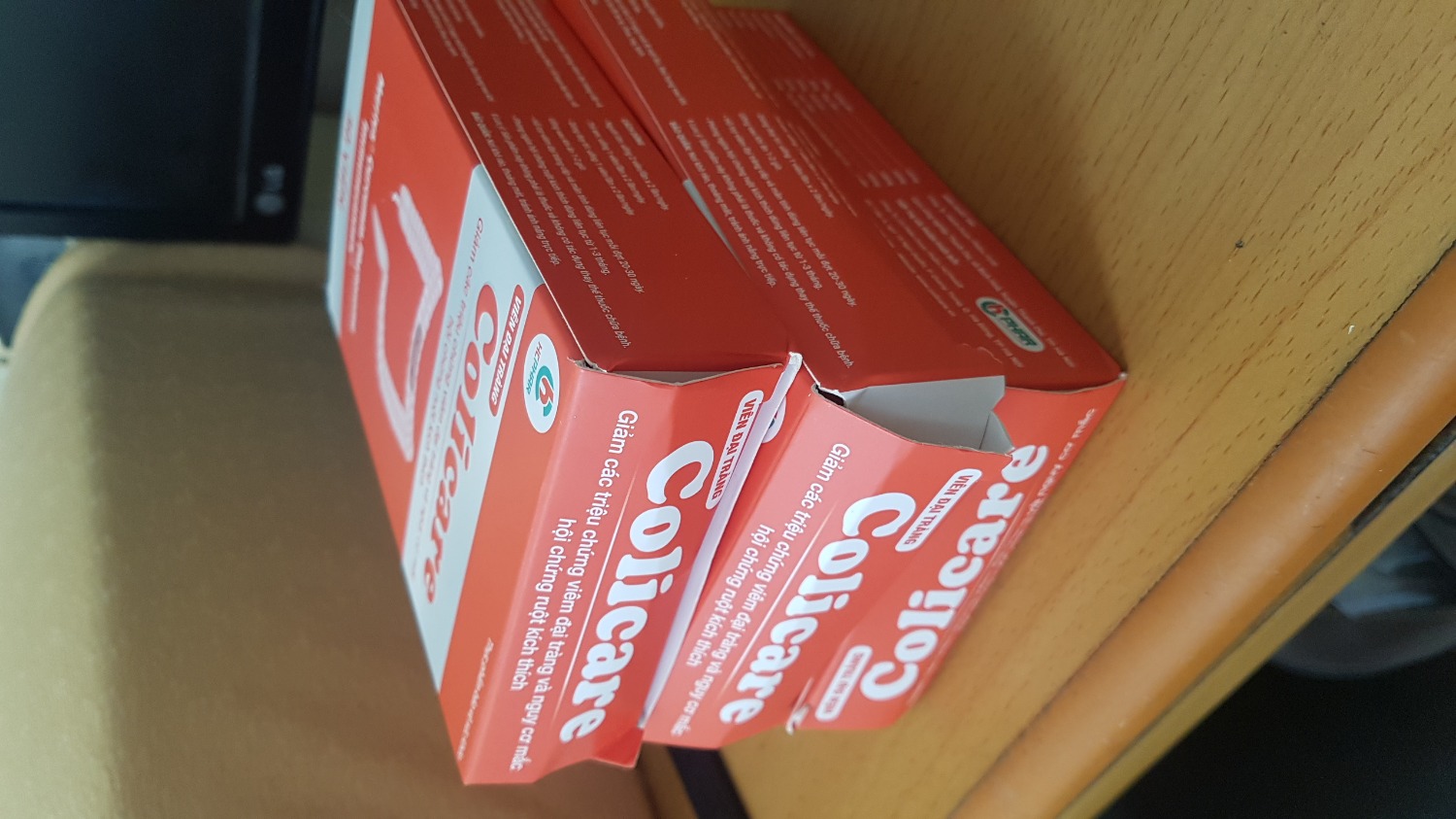 Sản phẩm nhận được không có seal cả 3 hộp, dấu hiệu đã khui và đóng lại cẩu thả. Không vui.