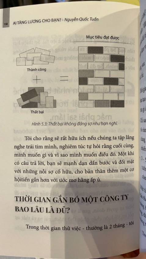 mấy cái drama trong cuốn sách này ngày nào công ty mình cũng có, nhưng nhờ đọc sách, mình lại cảm thấy, ủa hình như  trước giờ mình nghĩ sai. Đúng là nhờ tuổi trẻ gánh team, "tuổi già" mới có được cái nhìn tổng quát, biết được lúc nào cần làm gì, việc này nên giao cho ai