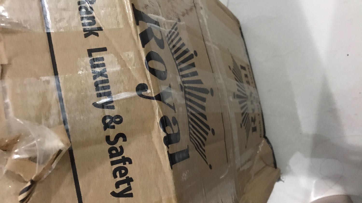 Sản phẩm ok, chất lượng tốt, đóng gói không bị trầy. Hai mũ của mình và anh người yêu đều vừa vặn, ôm sát đầu. Tuy nhiên mũ màu vàng của mình có vết bẩn nhỏ, cho 5 sao vậy. Sản phẩm ok, chất lượng tốt, đóng gói không bị trầy. Hai mũ của mình và anh người yêu đều vừa vặn, ôm sát đầu. Tuy nhiên mũ màu vàng của mình có vết bẩn nhỏ, cho 5 sao vậy.