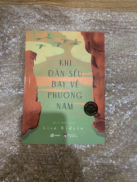 Bìa đẹp, thấy review hay nên mua thử, hi vọng sẽ có trải nghiệm tốt 🥰