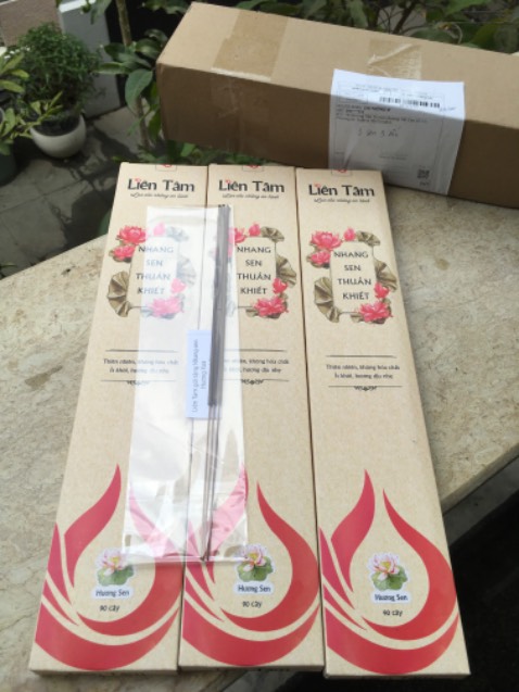 KHÔNG ĐỒNG Ý GIAO HÀNG KHÔNG ĐÚNG.
Giao hàng không đúng như thông tin người mua đặt. Mua hộp 200 cây hàng giao loại hộp 90 cây. Thất vọng. Đề nghị tiki đổi lại hàng khác cho đúng. Xin cám ơn.