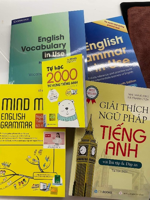 Sách mới, k bị rách góc, sẽ quay lại mua lần sau