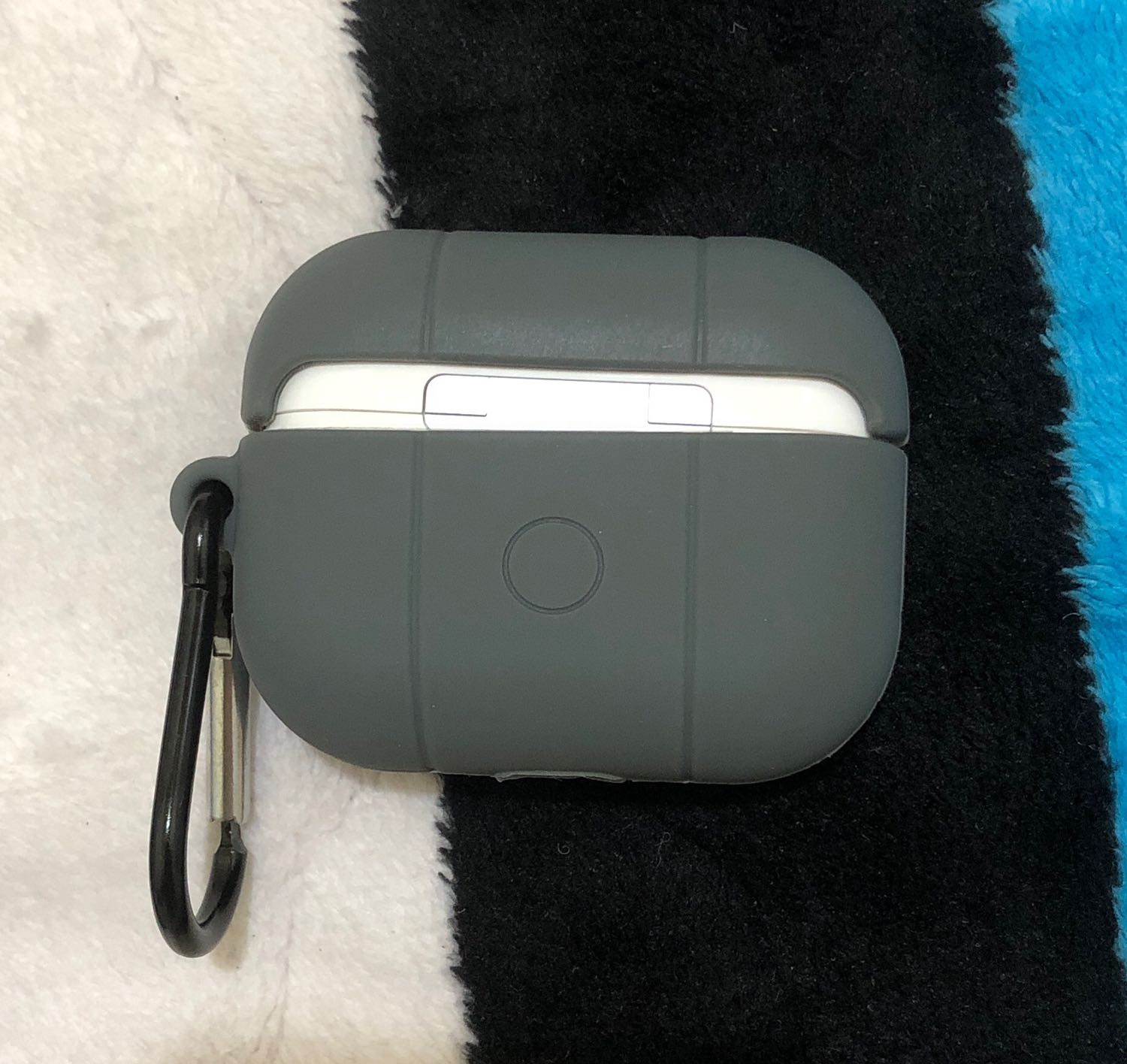 Ốp chất lượng lắm, dễ thương nữa, có thêm 1 cái móc rất tiện