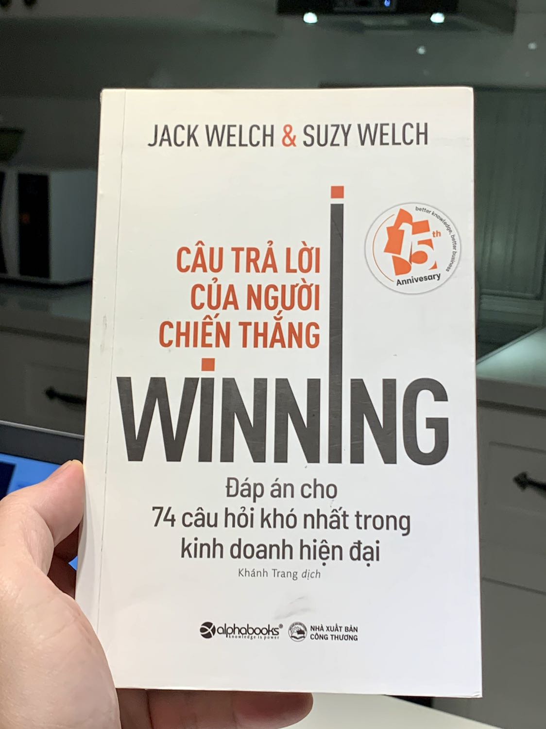 Jack Welch đã tổng hợp những câu hỏi phù hợp nhất và đưa ra những câu trả lời thẳng thắn nhất, thậm chí có thể bị coi là khó nghe, nhưng lại góp phần mở rộng cuộc trò chuyện mà Jack và Suzy từng mở ra trong cuốn Winning