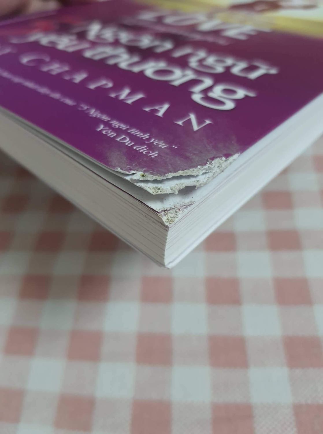 Ship sách như này thì có chấp nhận được không Tiki? Tôi mua về làm quà tặng, tiki ship cho quyển sách rách, nhàu nát. Thất vọng thật sự. Không có sách mới thì báo hết hàng để đi mua chỗ khác, ai lại thải cho khách những quyển sách kiểu này ?