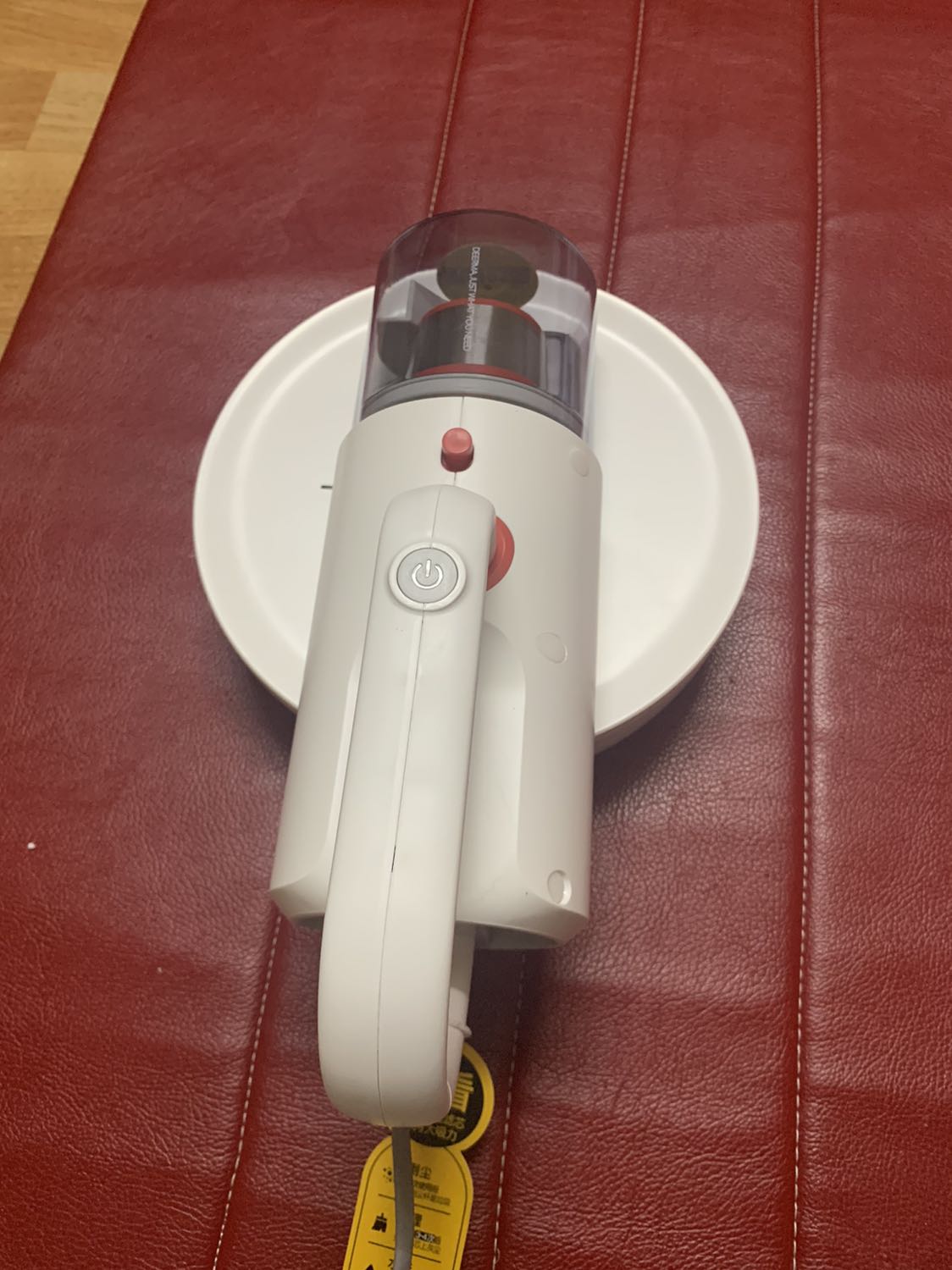 Tiki giao nhanh như 1 cơn gió, mất đúng 1 ngày đã có mặt ở nhà mình. Máy hút mạnh, ra rất nh bụi và tóc, hai đầu hút tiện dụng. Sản phẩn xứng đáng giá tiền.