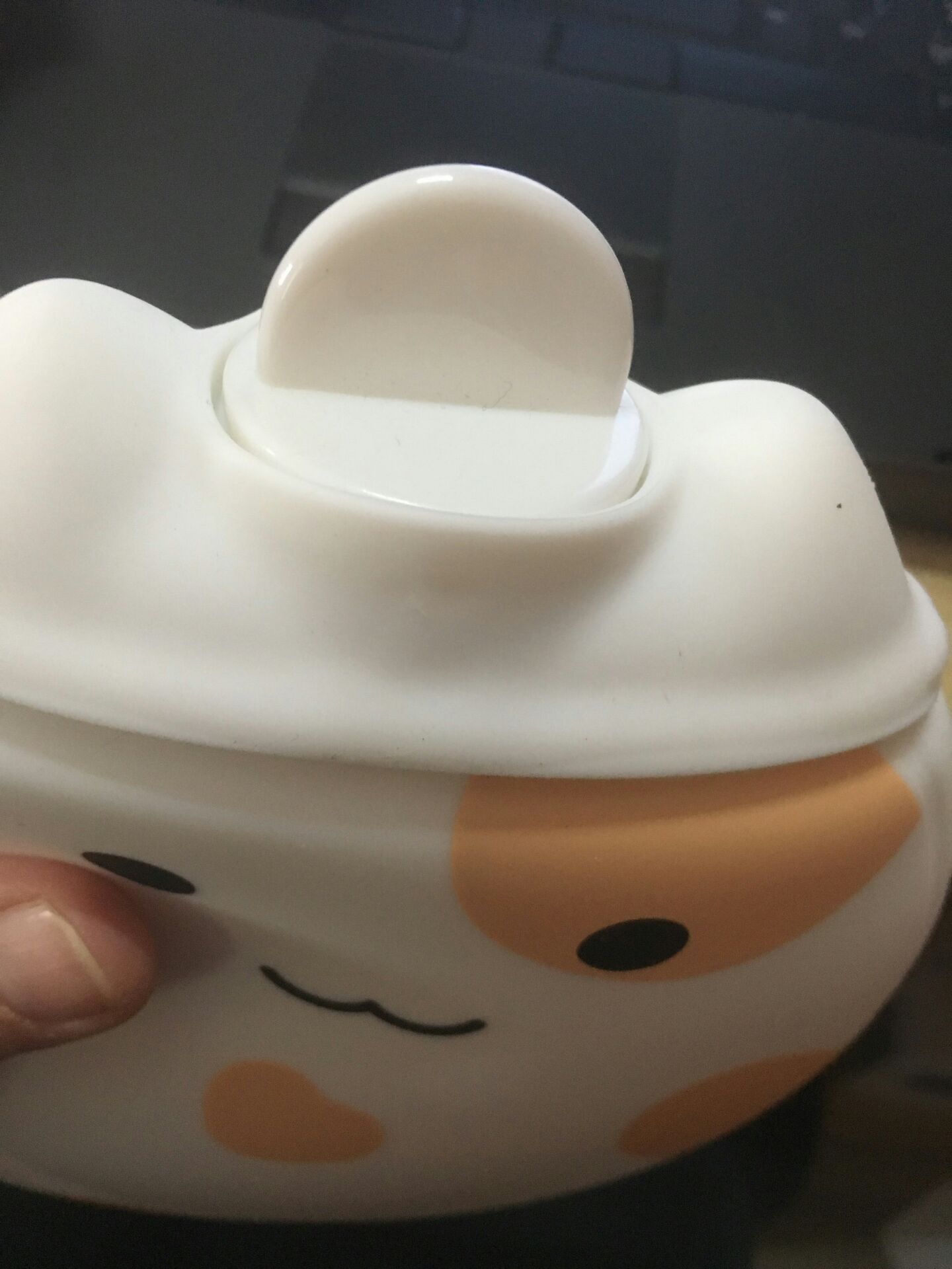 Sản phẩm rất dễ thuơng,  mới dùng thử thây rất ổn. Sản phẩm giữ nóng được tương đối lâu, sắp tới rét tiếp sẽ dùng nhiề hơn đến em này.