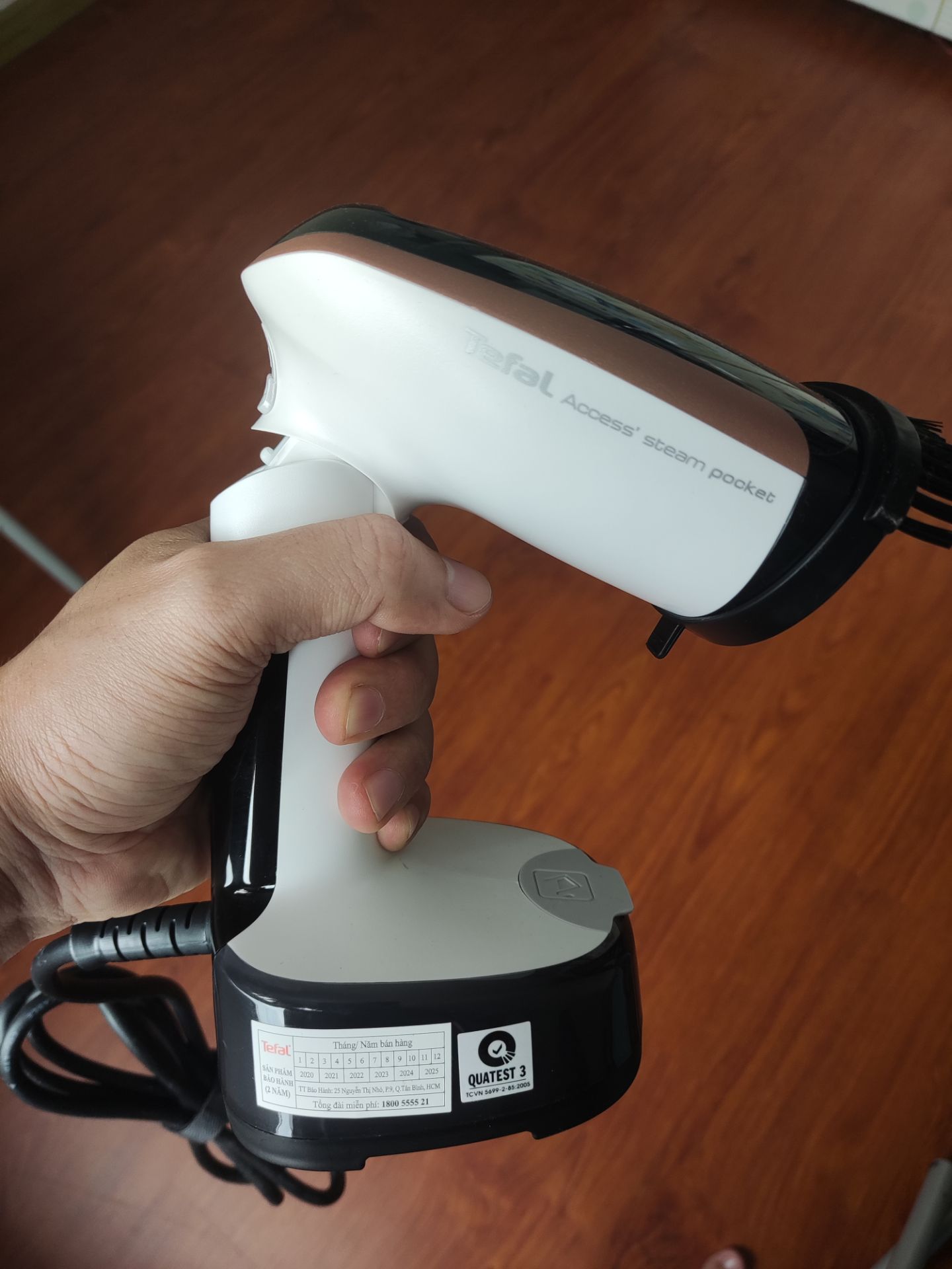 tạm ổn, gọn nhẹ thích hợp mang đi du lịch hơn là dùng nhà, hơi phun ra khá yếu, nước ủi 2 áo là hết, mua đợt khuyến mãi 1 tặng 1 nên cũng ok