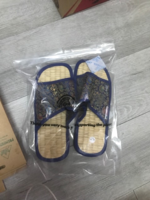 Mình mua lót giày và dép chiếu mình chỉ tin tưởng duy nhất shop này, tiki hoặc Shpe bán nhan nhản lót giày nhưng chỉ có shop này là lót giày quế thật sự, mình trải nghiệm nhiều rồi mới dám nói như vậy, thật ra mình tòn mua lại lót giàu chiếu quế của shop nhưng hết hàng, lót giày cotton quế này cũng rất tốt, mong shop sẽ phát triển và mình sẽ quay lại mua tiếp lần sau