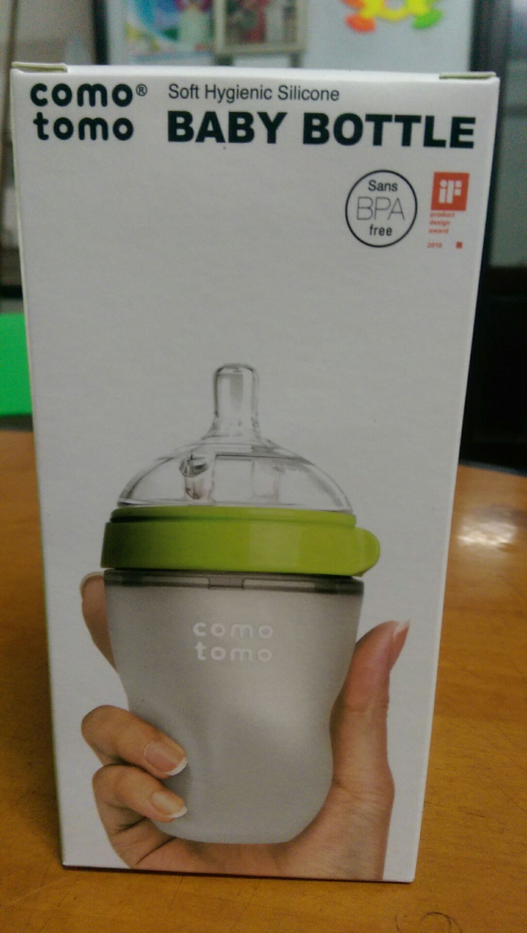 bình được đựng trong hộp rất đẹp, sản phẩm giao nhanh ( hôm trước đặt hôm sau có luôn). giá thành hơi cao so với các loại bình khác nhưng tiền nào của nấy, chất liệu silicon rất mềm và an toàn. đắt tí nhưng tốt cho con là được