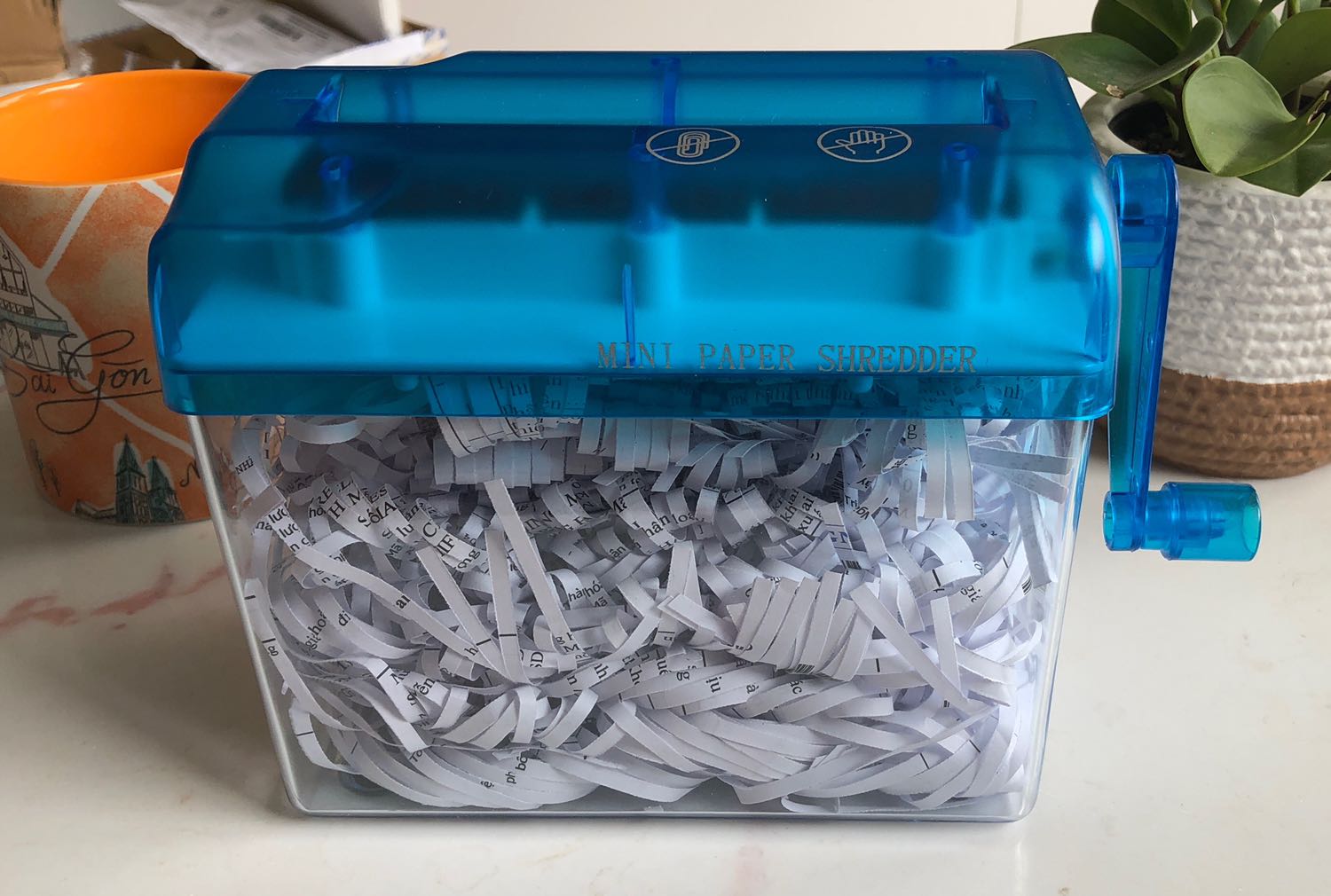 Xài ổn. Chưa thấy có vấn đề gì. Tuy nhiên size nhỏ nhất không cắt đc giấy A4, phải cắt đôi theo chiều dọc mới cắt được. Không cắt đc 2 tờ cùng lúc.