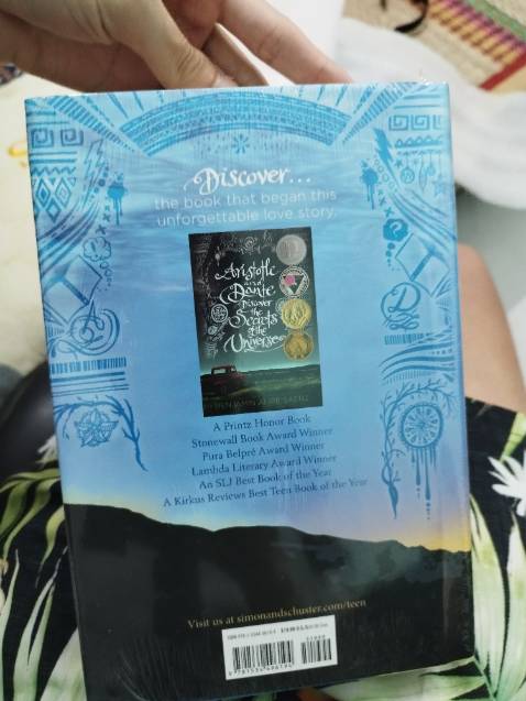 Sách đẹp, bìa cứng, màu in chất lượng. Giấy mềm, vàng ngà hoài cổ. Nội dung tuyệt vời, phần tiếp theo của quyển một. Very educational and enlightened love story.