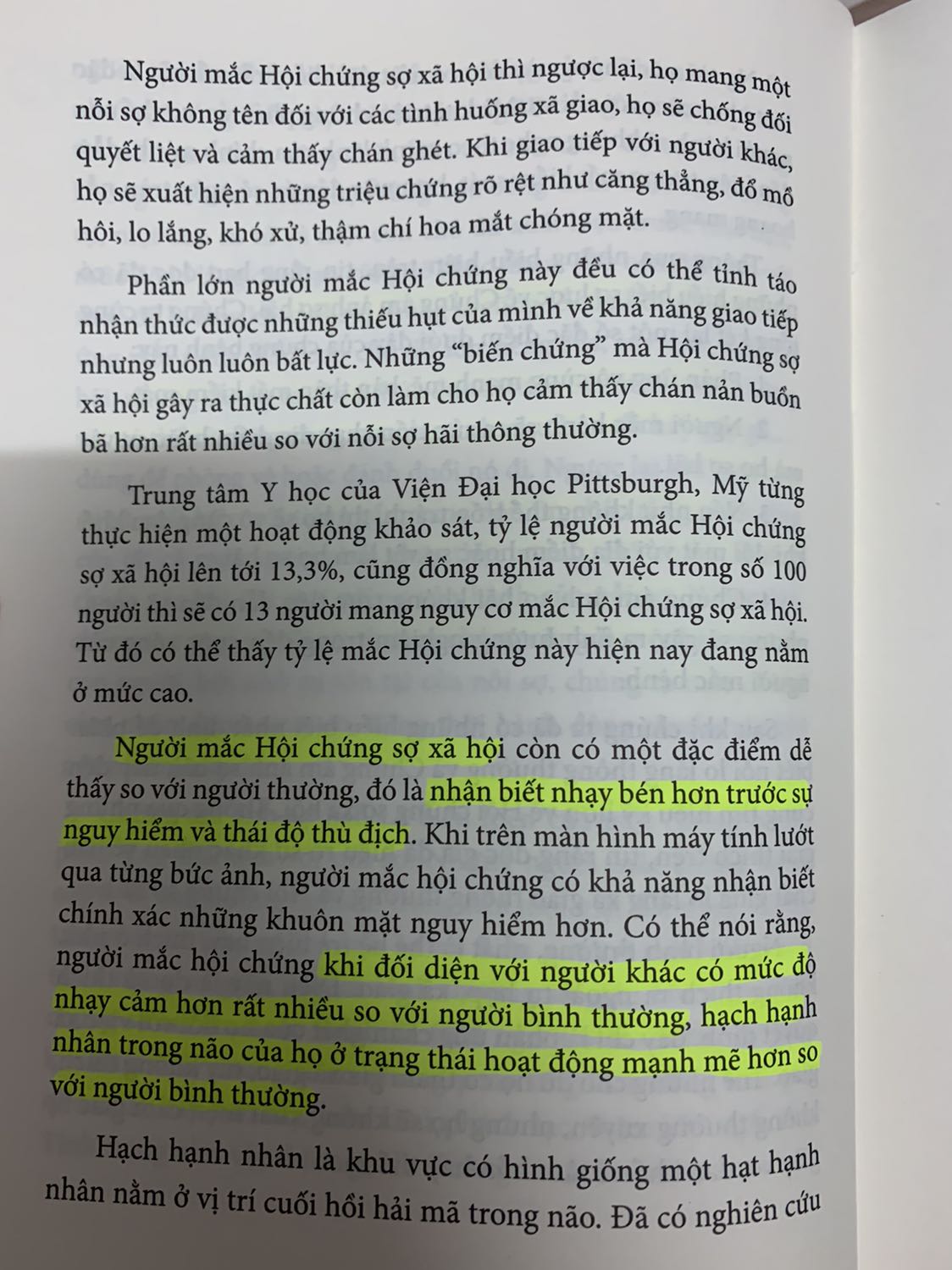 / càng đọc càng thấy thích, ko chỉ nói về ám ảnh sợ xã hội mà khi đọc mình còn thấy đc nhiều khía cạnh tâm lý khác liên quan tới chứng bệnh tâm lý này. Thật may mắn khi săn đc cuốn sách này trong đợt tiki sale cuối năm. Shipper thân thiện giao hàng nhanh.