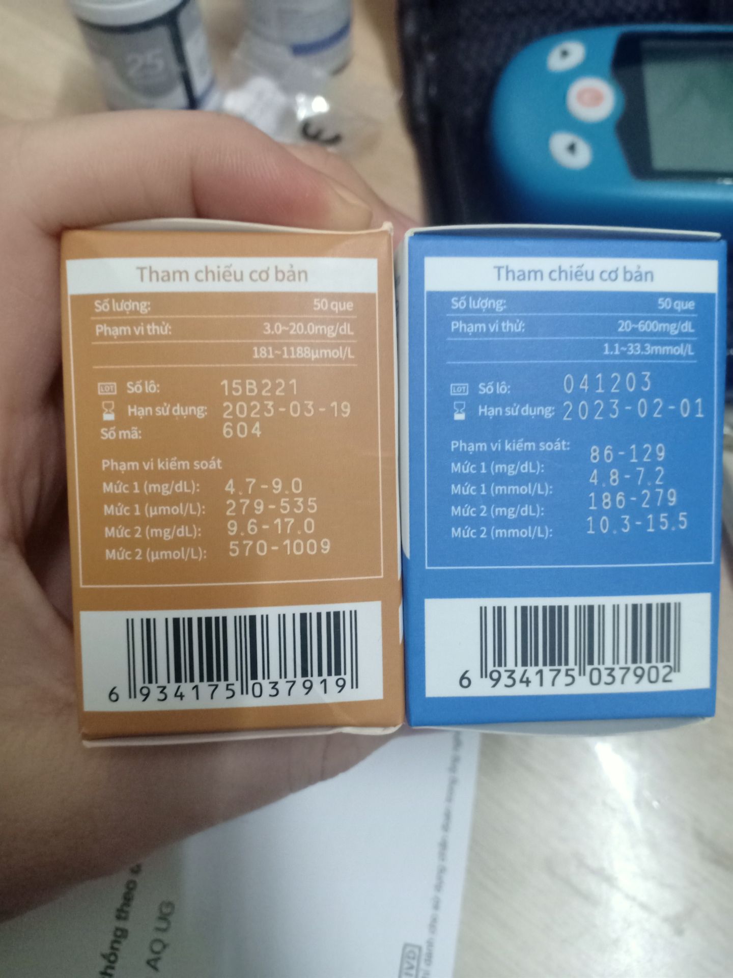 Tiki giao nhanh dù mưa to, 50p đã nhận được.
Sp gói cẩn thận, nhìn rất xịn. Máy đo, bút, pin, 2 hộp que thử đường và axit uric (mỗi hộp có 2 lọ), 2 hộp kim, sách hướng dẫn, bảng quy đổi. Để dễ sử dụng, mn có thể lên Youtube của hãng để xem hướng dẫn.