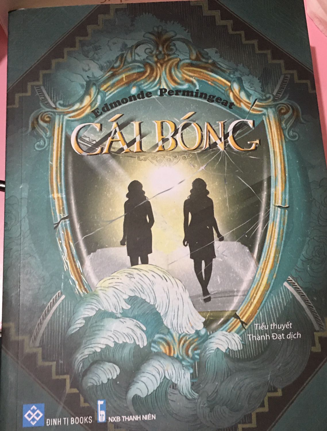 Chỉ muốn nói là rất tốt thôi cả về dịch vụ lần hình thức tuy dịch giã thế này mà vẫn giao khá là sớm mới sớm ra đã được nhận sách cầm trên tầy lòng lân lân cả lên🥰🥰. Về hình thức thì sách đẹp tuy vẫn còn hơi bẩn nhưng không sao sách chẳng vấn đề gì về nội dung thì mình chưa đọc khi nào đọc xong mình sẽ nói thêm về nó hehe
