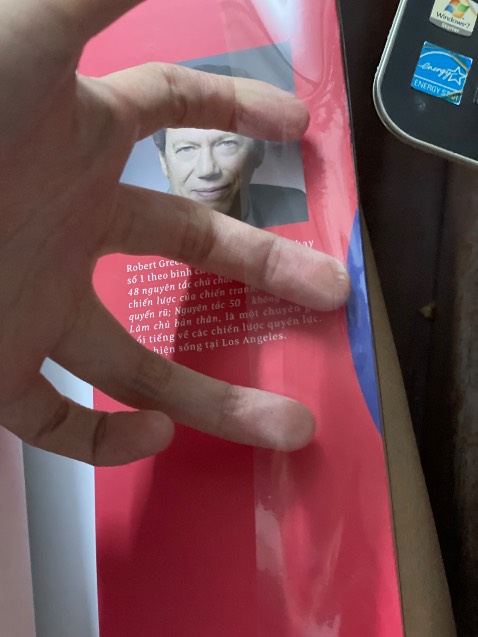 Sách mới tái bản 2025, rất thích ạ

Điểm trừ duy nhất là dịch vụ bọc sách của tiki - là thứ duy nhất khiến mình chọn mua ở tiki thay cho sàn khác: bọc nông như này mấy lần mình bị bung rồi ạ. Mong tiki rút kn bọc sâu hơn vào trong để chắc chắn hơn nhé ạ. Lần sau còn như vậy mình sẽ vote 1 sao đấy 😭