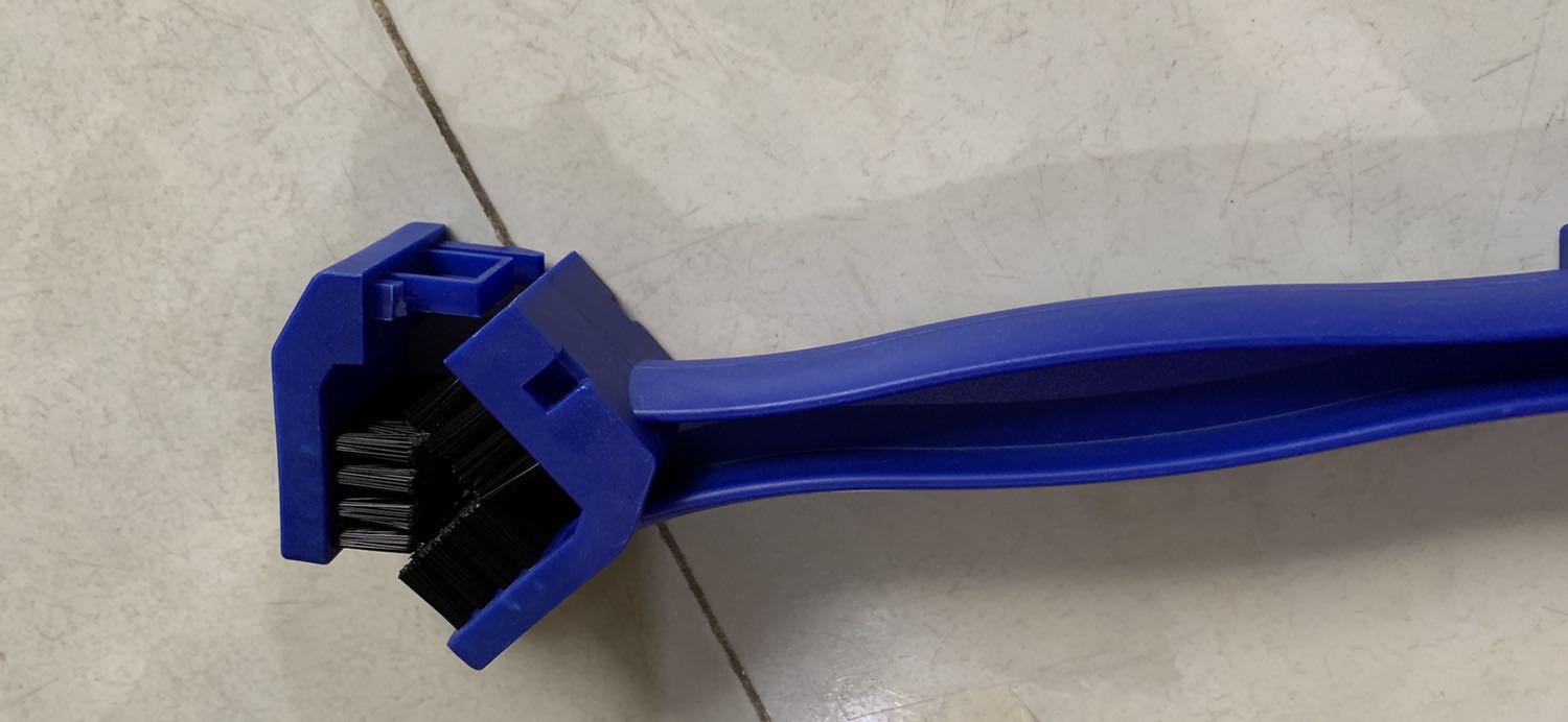 Giao hàng lỗi cho khách, chai phá rỉ bị không còn lớp bọc bên ngoài, bàn chải thì bị gãy chốt mà cũng gửi
Bó tay với kiểu buôn bán này