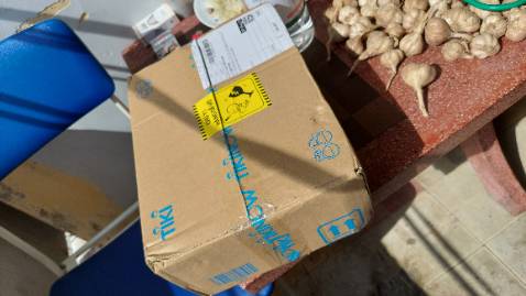 Giao hàng bị trễ 1 ngày, sản phẩm bị cấn móp ngay nắp bình nhìn rất mất thẩm mĩ, gần đáy bình có vết trầy sướt. Đề nghị Tiki mang đến đổi tôi cái khác hoàn hảo hơn.
Cảm ơn các bạn!