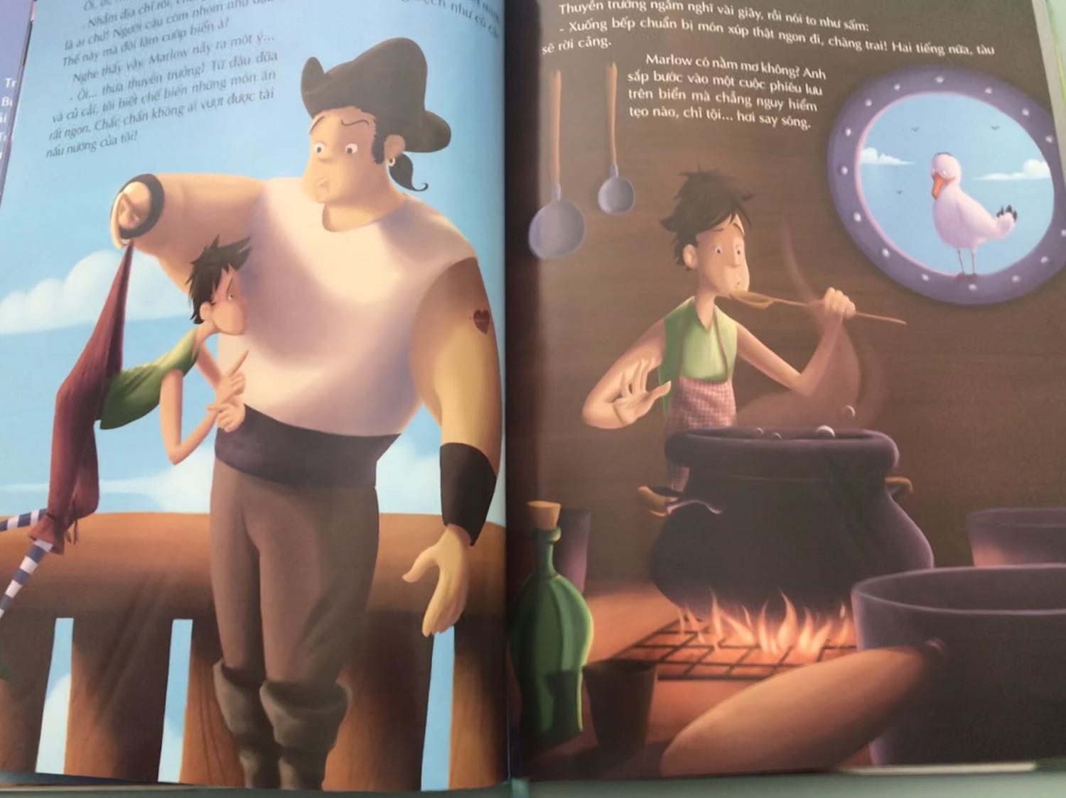 Sách thiết kế khá to cỡ giấy A4, bìa cứng, không tiện cầm. 21 câu chuyên cướp biển là 21 câu chuyện ngắn và riêng biệt. Nội dung phù hợp với bé nhỏ lớp 2 hơn là bé lớp 4.