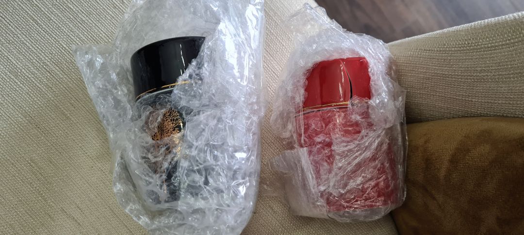 hàng thì đẹp nhưng khi nhận thì cái màu đỏ bị bể nắp rồi ?