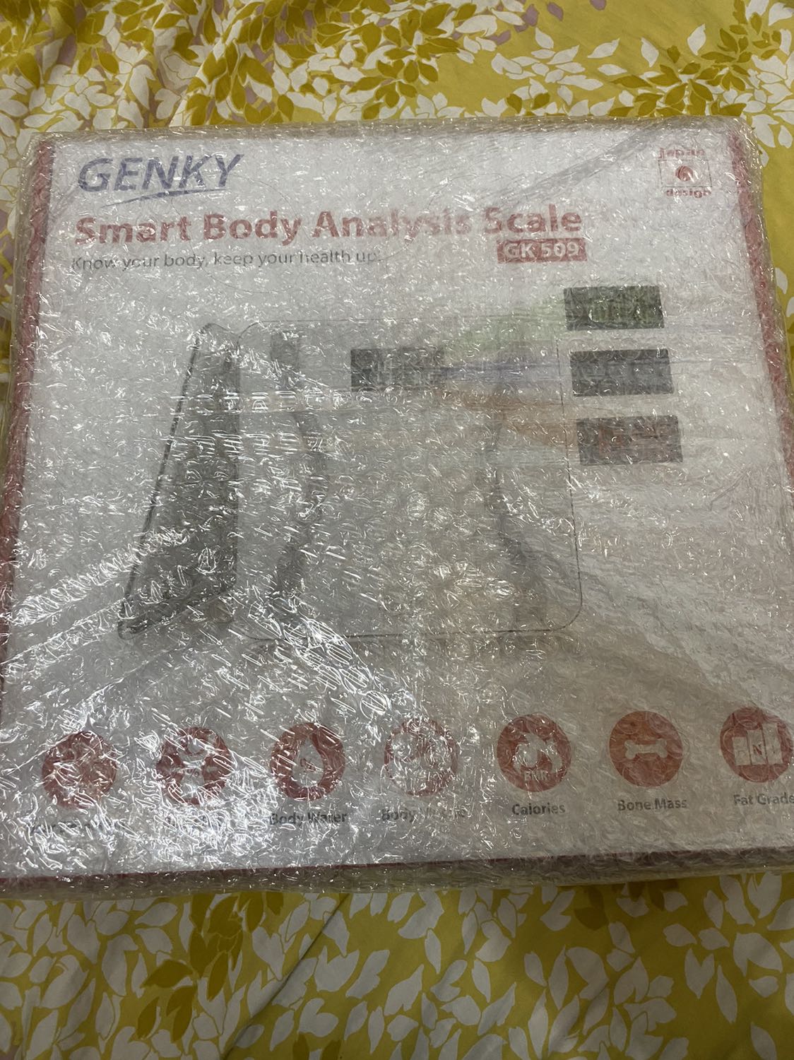 Thiết kế đẹp, xịn xò, đo được cả lượng mỡ với cơ các thứ… Đo thử mấy lần liên tiếp thì kết quả tương đồng, cân nặng gần như không đổi nên đoán là máy cũng chính xác.  Đóng góp ý kiến shop nên làm video hướng dẫn sử dụng để dễ sử dụng hơn. Mọi thứ khác thì ok rồi ạ