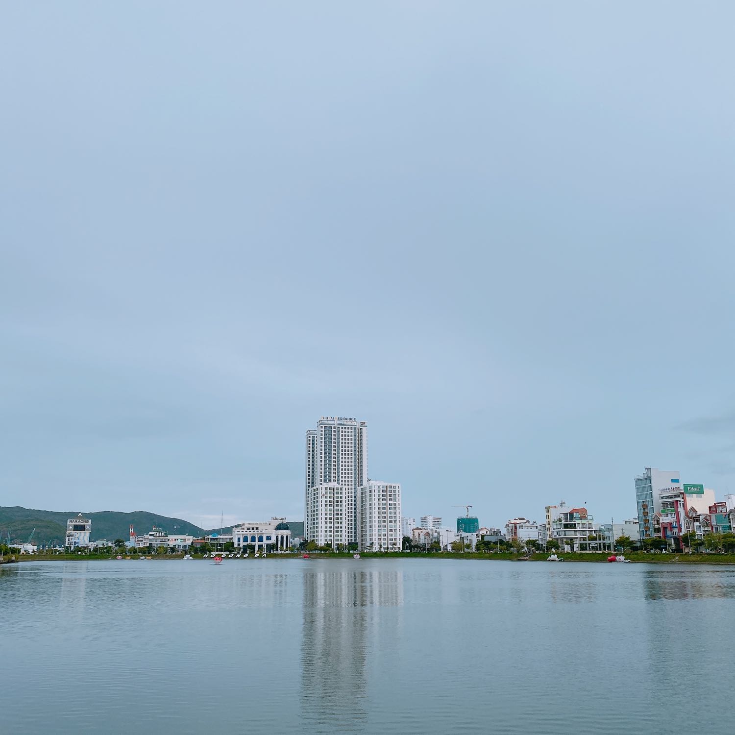 Thơm lắm. Nhưng lâu hàng quá lâuuuuuuuuuuuuuuuuuuuuu gần 3tháng mới giao