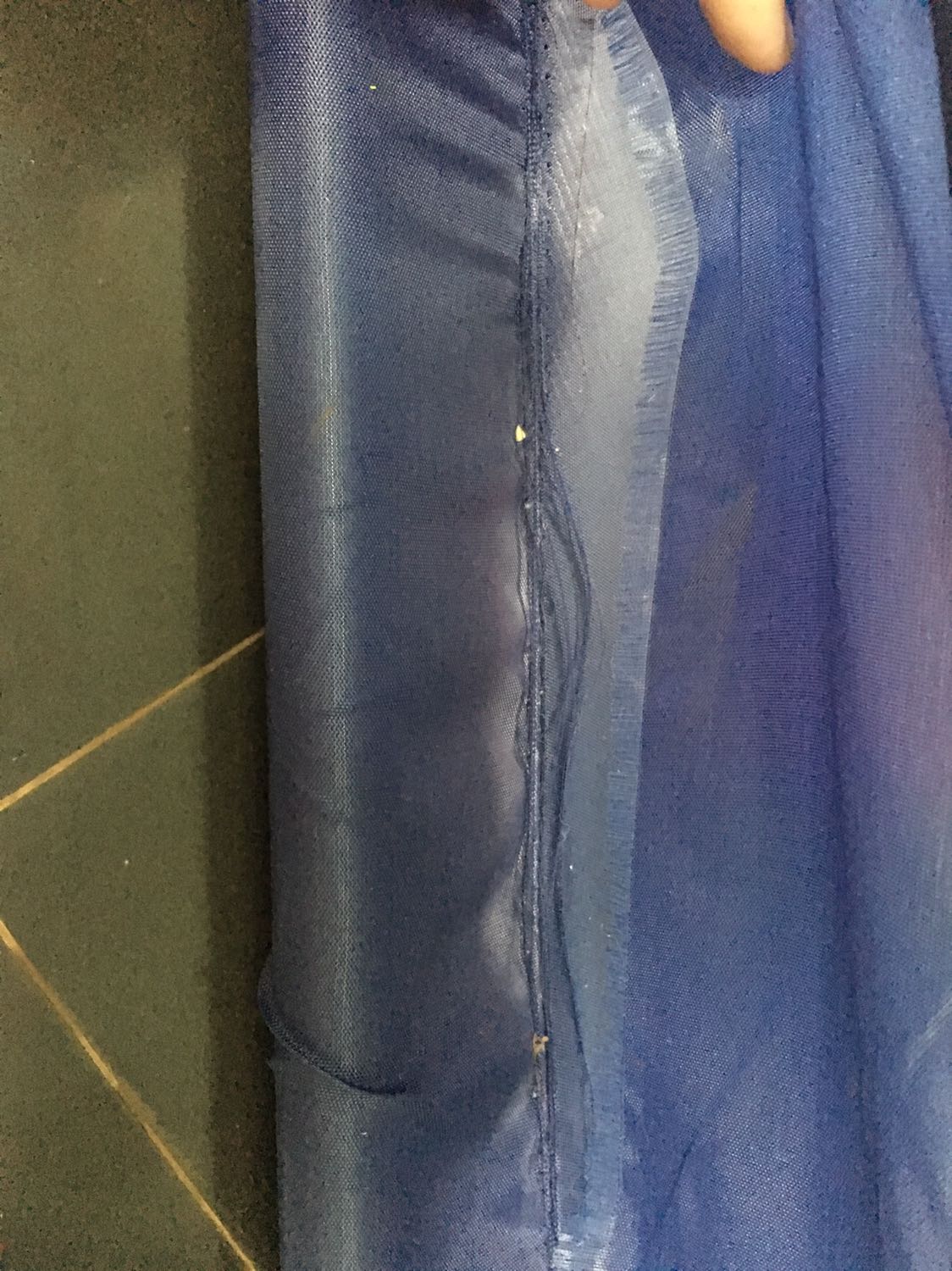 Nhận hàng mà thấy thất vọng kinh khủng. Bóng thì ko đủ 100 quả, vải quây thì chưa dùng đã bung.